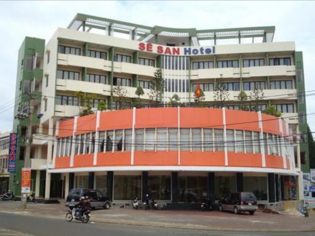 Khách sạn Sê San tọa lạc tại ngã tư trung tâm thành phố với 50 phòng nghỉ đầy đủ tiện nghi và miễn phí kết nối internet cáp quang tốc độ cao (Ảnh ST)